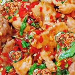 กะเพรา 2 สหาย เนื้อสด+หมูชิ้น