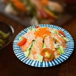 1111.Spicy Salmon Salad ( Half Size )