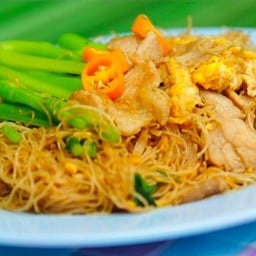 ราดหน้าสูตร 40 ปี (บางกร่าง)