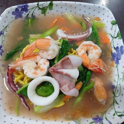 ราดหน้าทะเลกุ้งหมึก