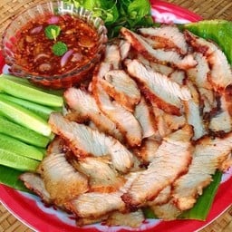 หมูอบโอ่ง ตลาดเมืองเหน่อ