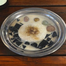 บัวลอย เฉาก๊วย นมสด