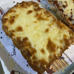 ขนมปังปิ้งหน้าชีส