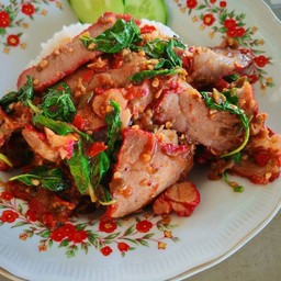 ข้าวกระเพราหมูแดง