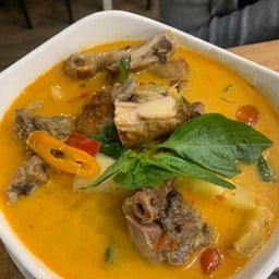 แกงเผ็ดไก่ย่าง