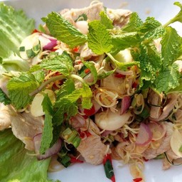 ยำหมูลุยสวน