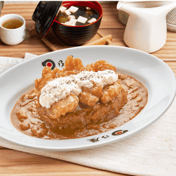 ข้าวแกงกะหรี่ไก่ทอดซอสทาทาร์