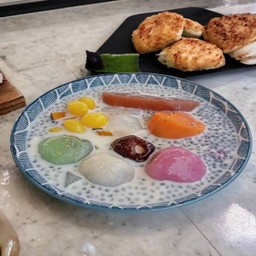 บัวลอย นมสด ทรงเครื่อง