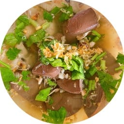 ต้มเลือดหมู (เลือด+หมูสับ+ตับ+ผักกาดหอม+ผักชีล้อม+สาหร่าย)