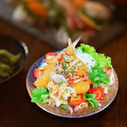 ปลาอาจิทอด เกลดขนมปัง ยำไทย