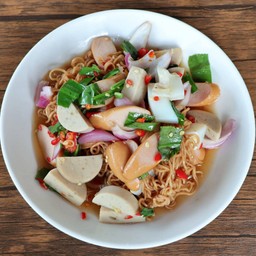 ยำมาม่าหมูสับ