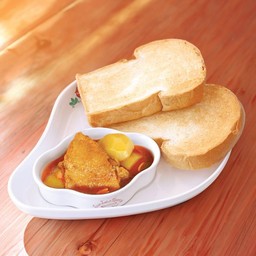 ข้าวหรือขนมปัง มัสมั่นไก่ต้นตำรับ