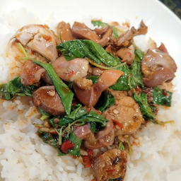 ข้าวกระเพราเครื่องใน