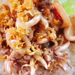 ข้าวปลาหมึกทอดกระเทียม