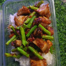 ผัดพริกแกง