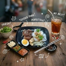 ก๋วยเตี๋ยวหลอดขาหมูทรงเครื่อง