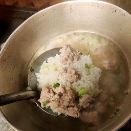 ข้าวต้มหมูสับ