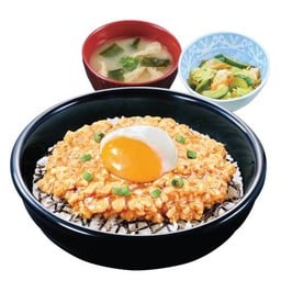 ข้าวหน้าไก่สับโซโบโระไข่ออนเซ็น และชุดสุดคุ้ม