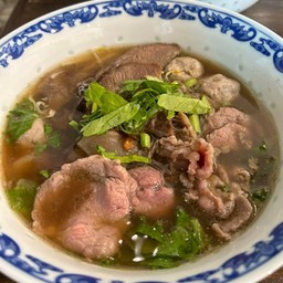 ก๋วยเตี๋ยวลูกชิ้น+เนื้อสด น้ำข้น