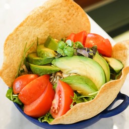 สลัดทููน่าอะโวคาโดคริสปี้ตอติญ่า