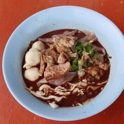 ลูกปลากะเพรา ยำ ตำ เตี๋ยวรสเยี่ยม จิราคอร์ท จิราคอร์ท