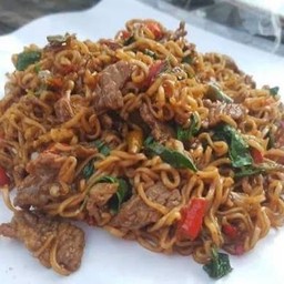 มาม่าผัดกระเพราเนื้อ