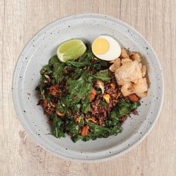 ข้าวผัดไส้อั่วผัดไข่ผักเคลออร์แกนิค