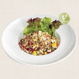 สลัดข้าวกล้องและถั่ว