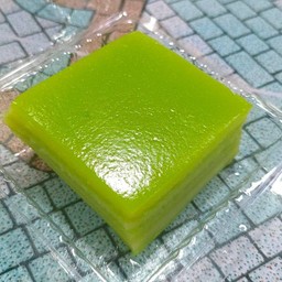 ขนมชั้นใบเตย