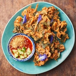 กุ้งฝอยทอดใบชะพลู