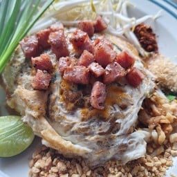 ผัดไทยแหนม(ไข่คู่)+กุ้งแห้งทอด