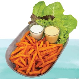 มันหวานทอดเสิร์ฟคู่กับน้ำสลัดโฮมเมด