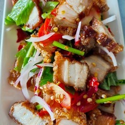 ยำหมูกรอบ