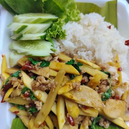 ผัดกระเพราหน่อไม้หมูยอ