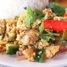 หมูผัดผงกะหรี่ ราดข้าว