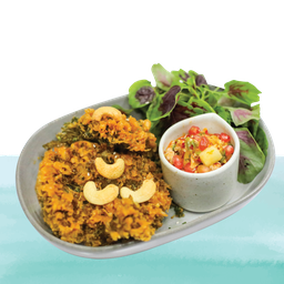 ยำซัมเมอร์ผักเคลกรอบ กุ้งและหมูสับ