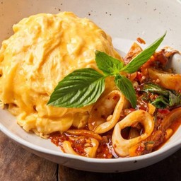 ข้าวไข่ข้นปลาหมึกผัดพริกเผา