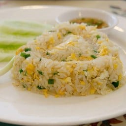 fried rice with eggs ข้าวผัดไข่