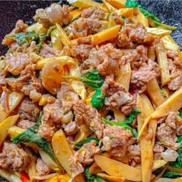 กระเพราหน่อไม้(กับข้าว)