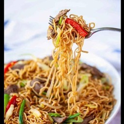 มาม่าผัดเนื้อ