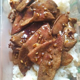 ผัดกระเทียมพริกไทย