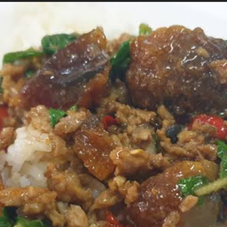 ข้าวกระเพราไข่เยี่ยวม้า