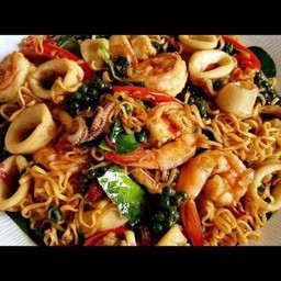 มาม่าผัดฉ่าทะเล