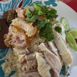 ข้าวมันไก่คุณฝน(สูตรครูเปิ้ล)หลังอำเภอ สูตรครูเปิ้ลเจ้าเก่านะคะ