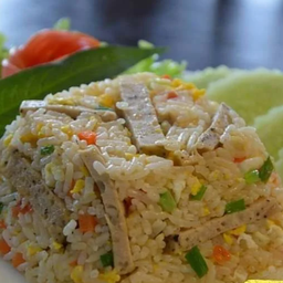 ข้าวผัดหมูยอ
