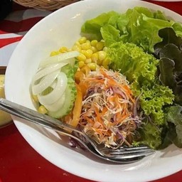 mixed saladสลัดผักรวมซอสครีม