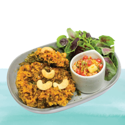 ยำซัมเมอร์ผักเคลกรอบ กุ้งและหมูสับ