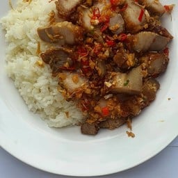 นุช กระเพาะปลาและตามสั่ง