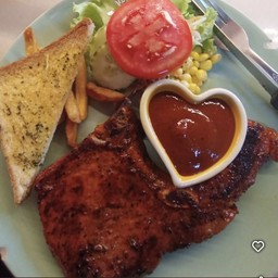 spicy pork chopsสเต็กหมูพอร์คชอปสไปซี่