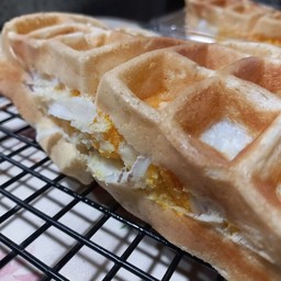 วาฟเฟิลไส้ทะลักพี่หนูเล็ก